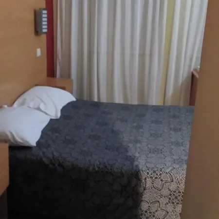 Guest House Estrela 2*